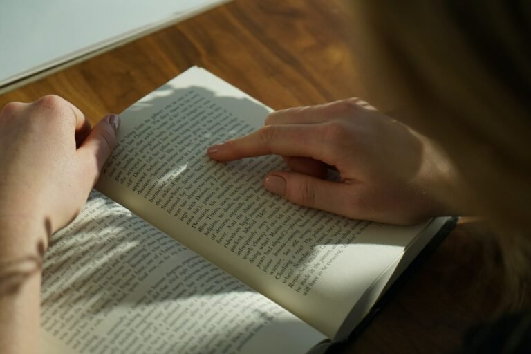 ¿POR QUÉ NO RESULTA ATRACTIVO LEER?